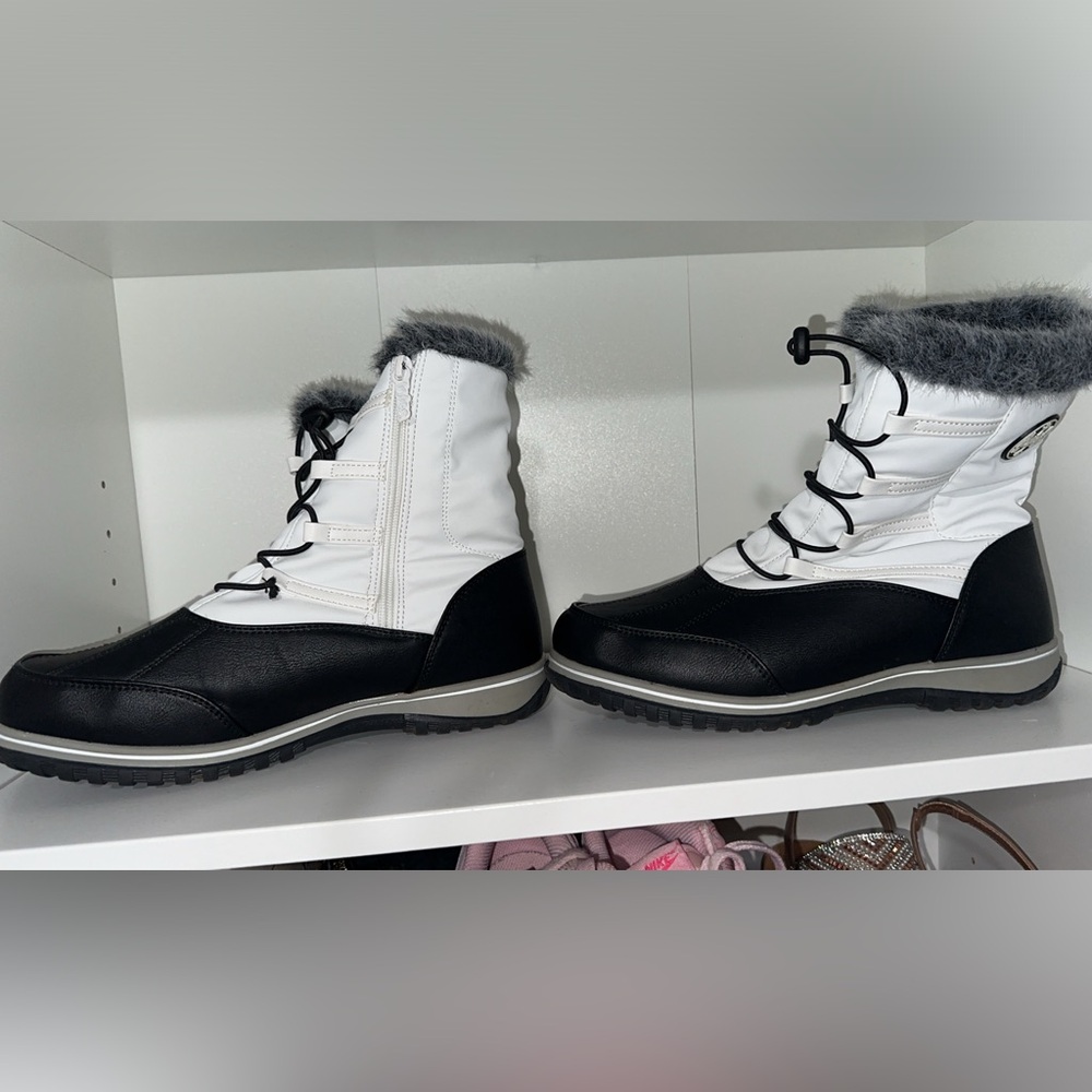 Snow boots